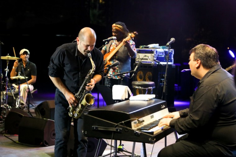 Manu Katché, Éric Legnini, Richard Bona, Stefano Di Battista. foto Gilles LEFRANCQ
