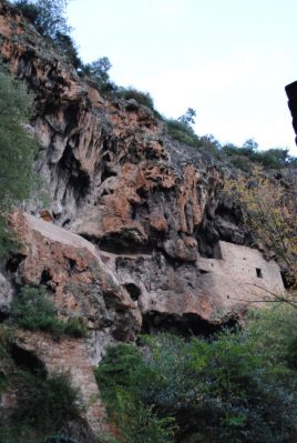 Scorcio di Cotignac - la parete di tufo - foto Provenza da Scoprire